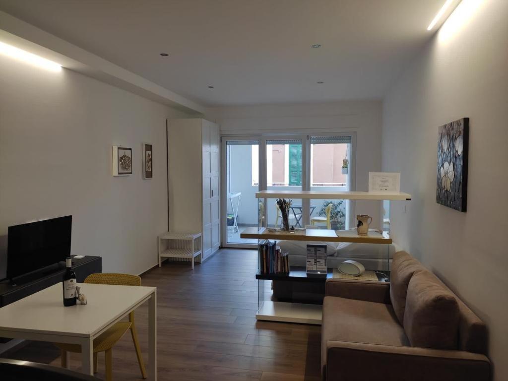 Domus13-With Private Parking Apartment Bari Ngoại thất bức ảnh
