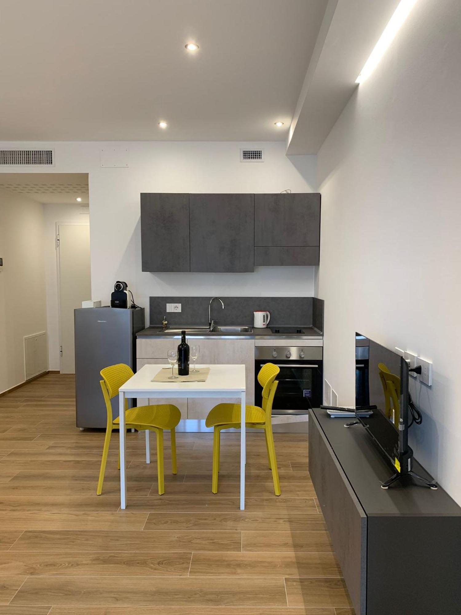 Domus13-With Private Parking Apartment Bari Ngoại thất bức ảnh