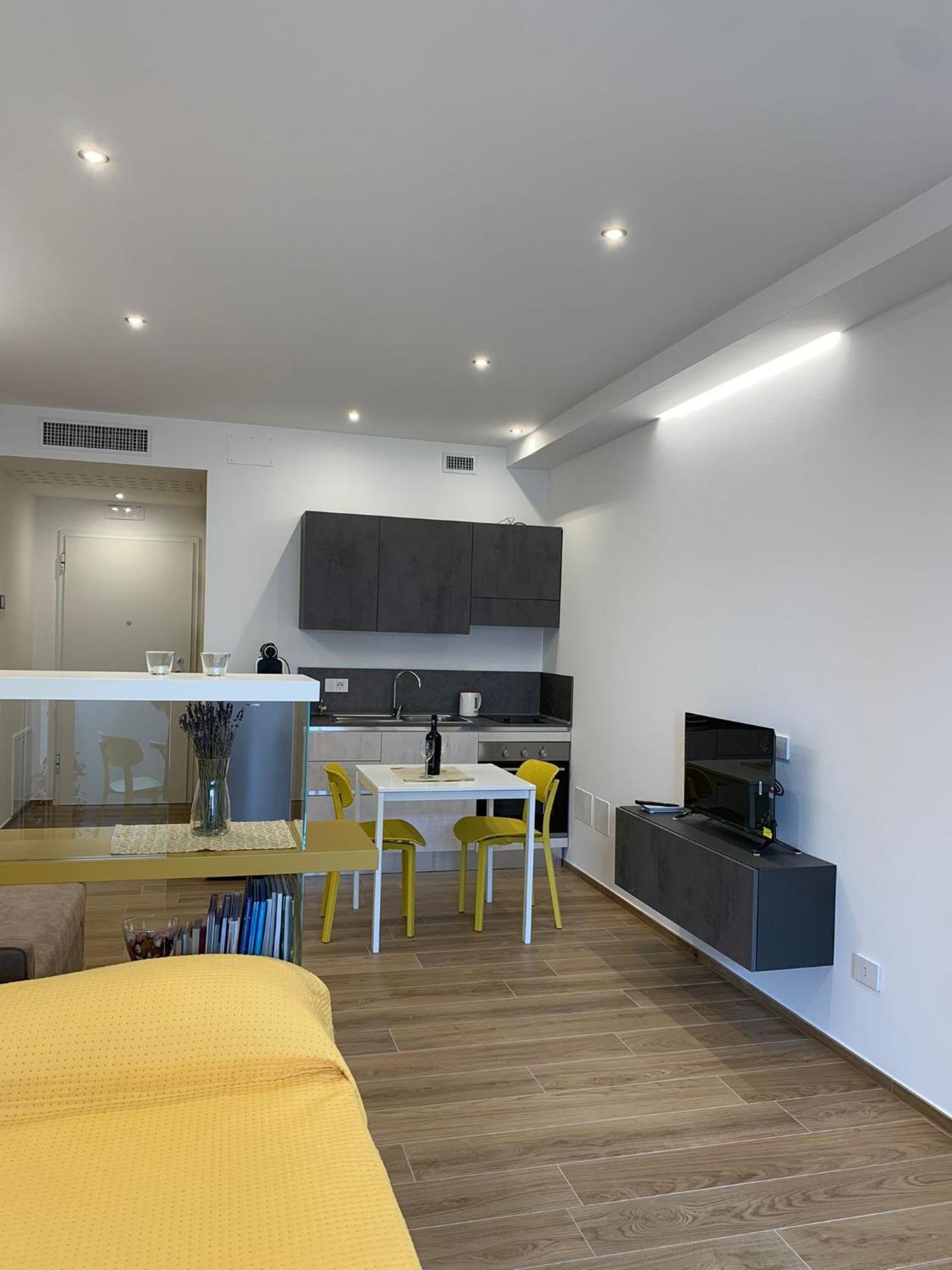 Domus13-With Private Parking Apartment Bari Ngoại thất bức ảnh